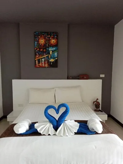 Stunning 60 sqm Studio at NaiHarn Beach Condo, Walk to Beach, Your Tropical Retreat! – Photos 2