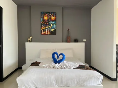 Stunning 60 sqm Studio at NaiHarn Beach Condo, Walk to Beach, Your Tropical Retreat! – Photos 7